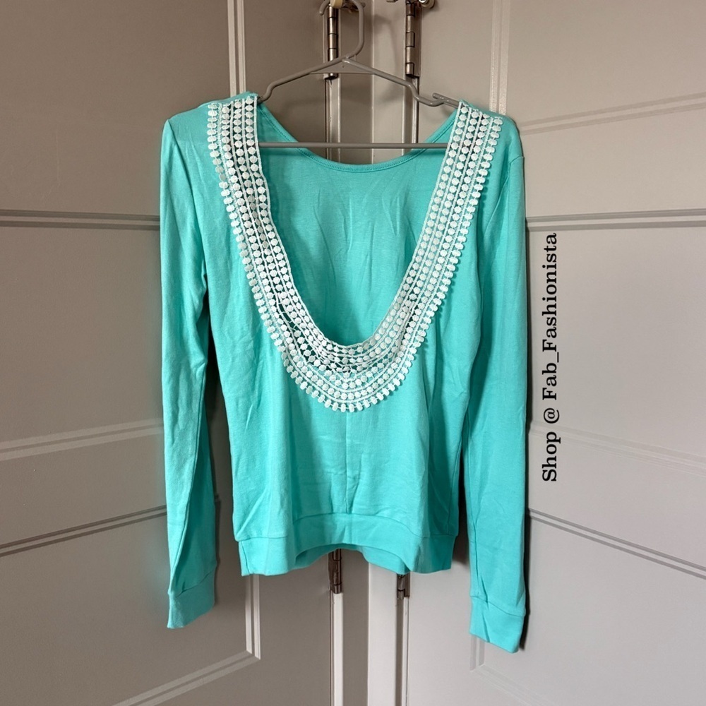 🛍️  Low Back Tear Drop sweater Top Mint size Medium